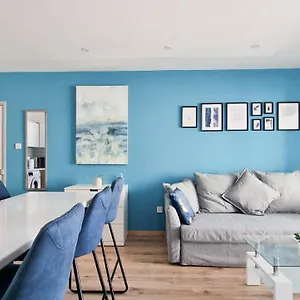 Modern Retreat: 2br Stylish With Comfy Rooms! Smart Tv With 200mbps Internet Larnaca